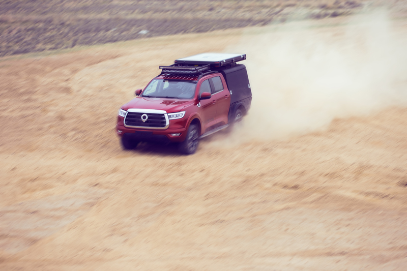 開著二炮去宿營什么感受？