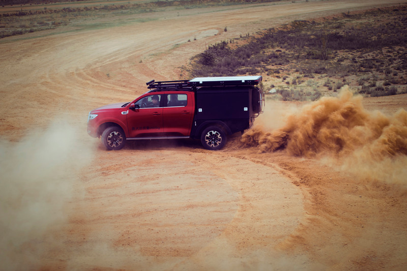 開著二炮去宿營什么感受？