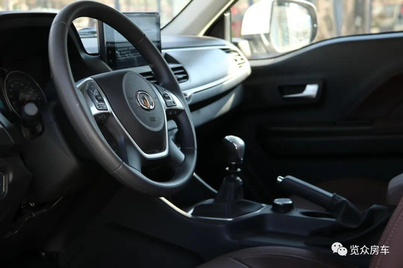 帶老人孩子出行，適合選這款房車