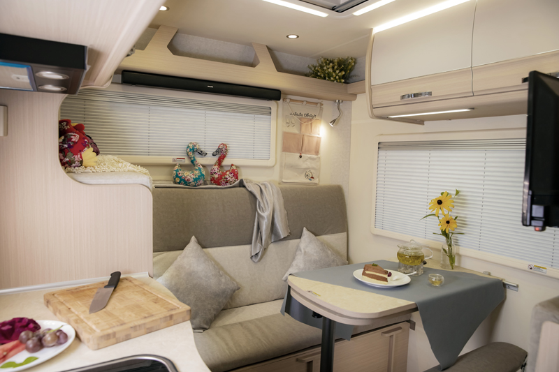 有上下鋪的房車，還是四驅，點贊