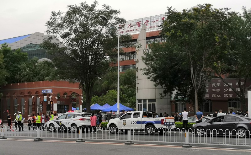 覽眾房車助力高考，考生金榜題名