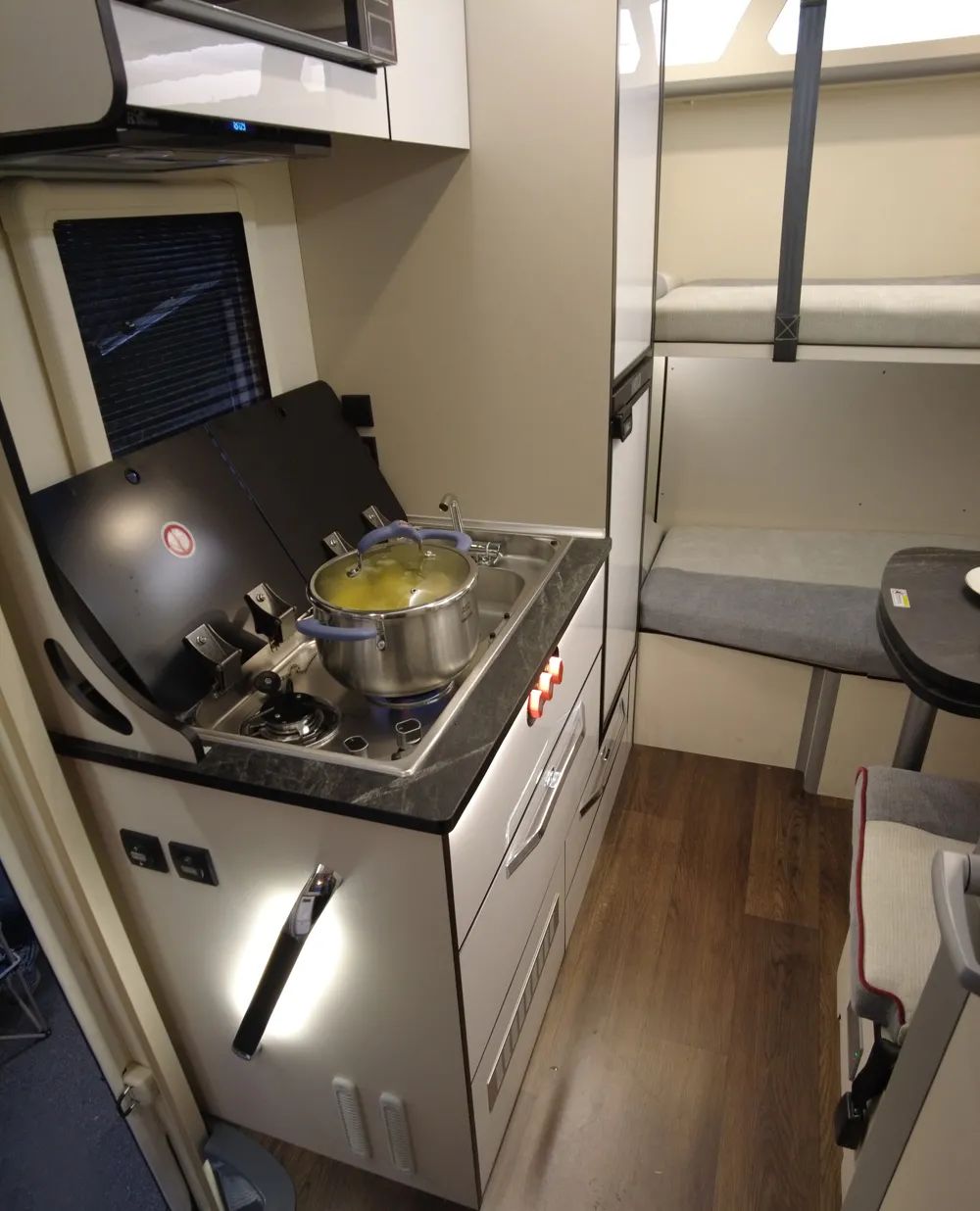 一輛多變的房車(chē)能帶來(lái)哪些意想不到的驚喜？