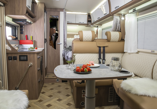 多人出行還能玩的舒服，這款房車(chē)足夠